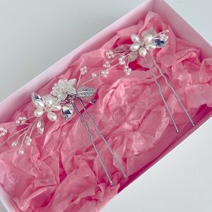 Bridal hair accessories
